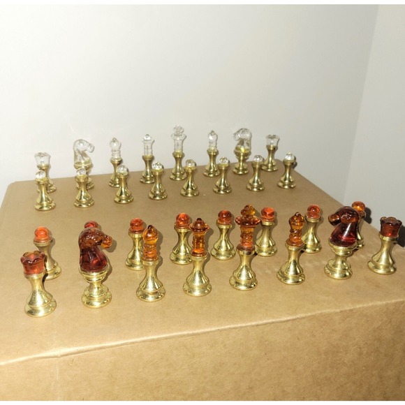 VTG Brass Metal & Amber & Clear Glass Chess Set 32 Pieces Complete, Felt Bottoms - Picture 4 of 16